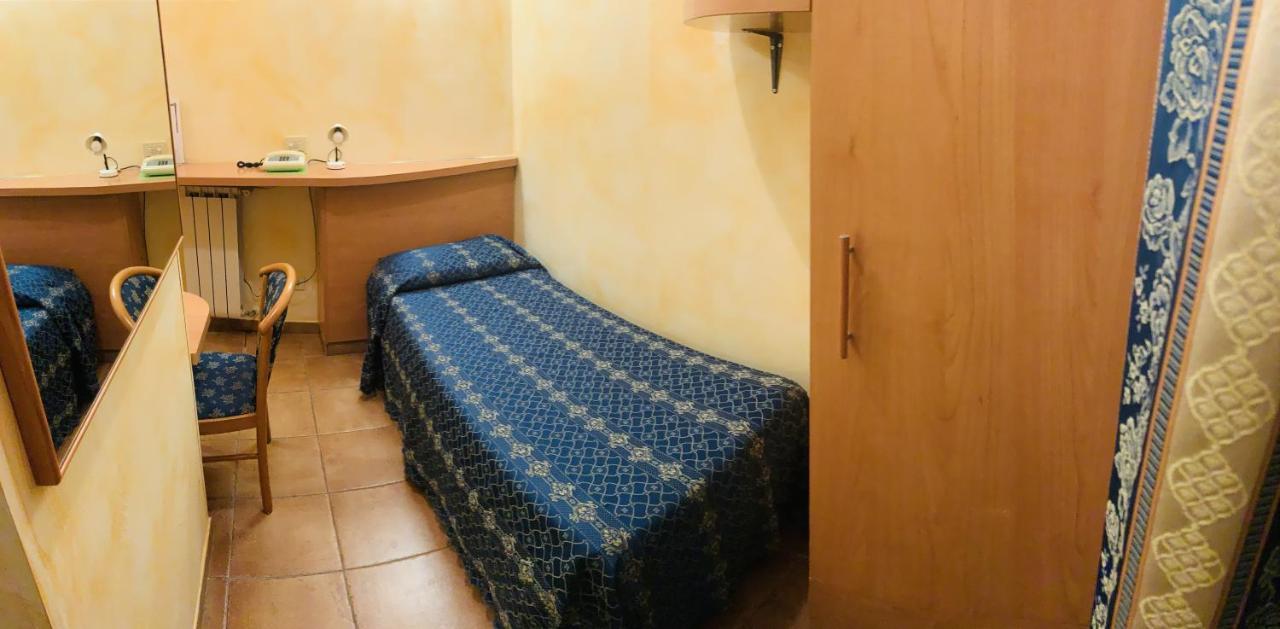 Hotel Miramare Ladispoli Buitenkant foto