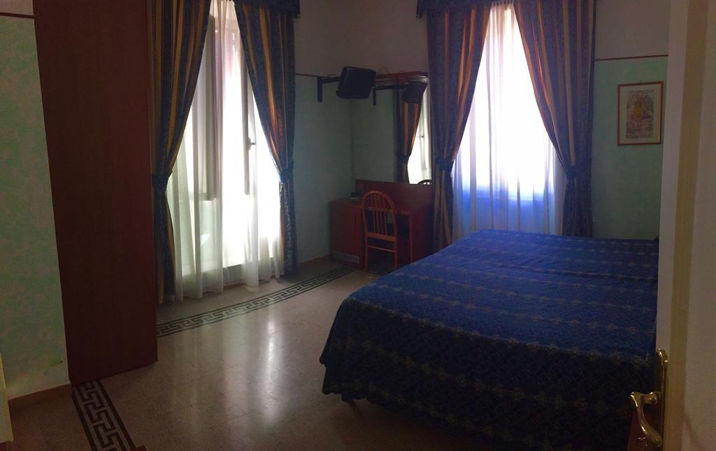 Hotel Miramare Ladispoli Kamer foto