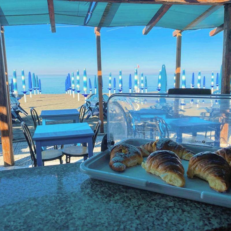 Hotel Miramare Ladispoli Buitenkant foto