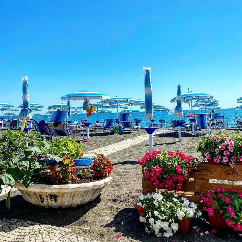 Hotel Miramare Ladispoli Buitenkant foto