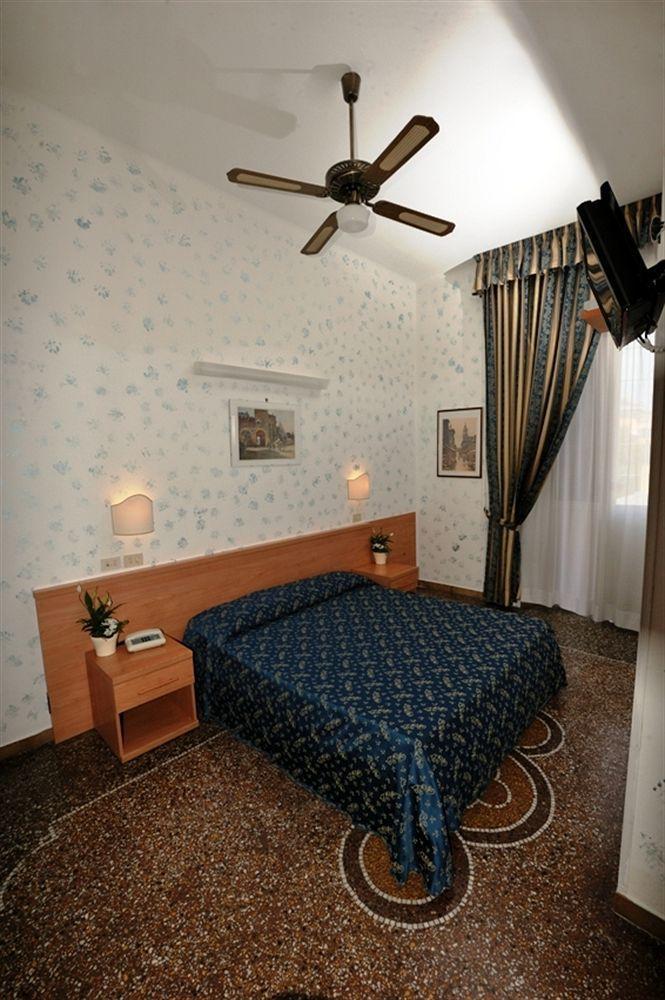 Hotel Miramare Ladispoli Buitenkant foto