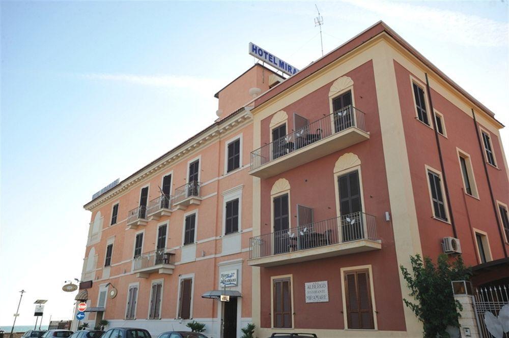 Hotel Miramare Ladispoli Buitenkant foto