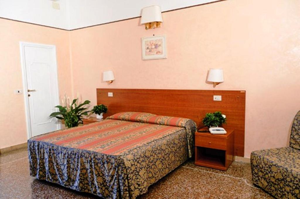 Hotel Miramare Ladispoli Kamer foto
