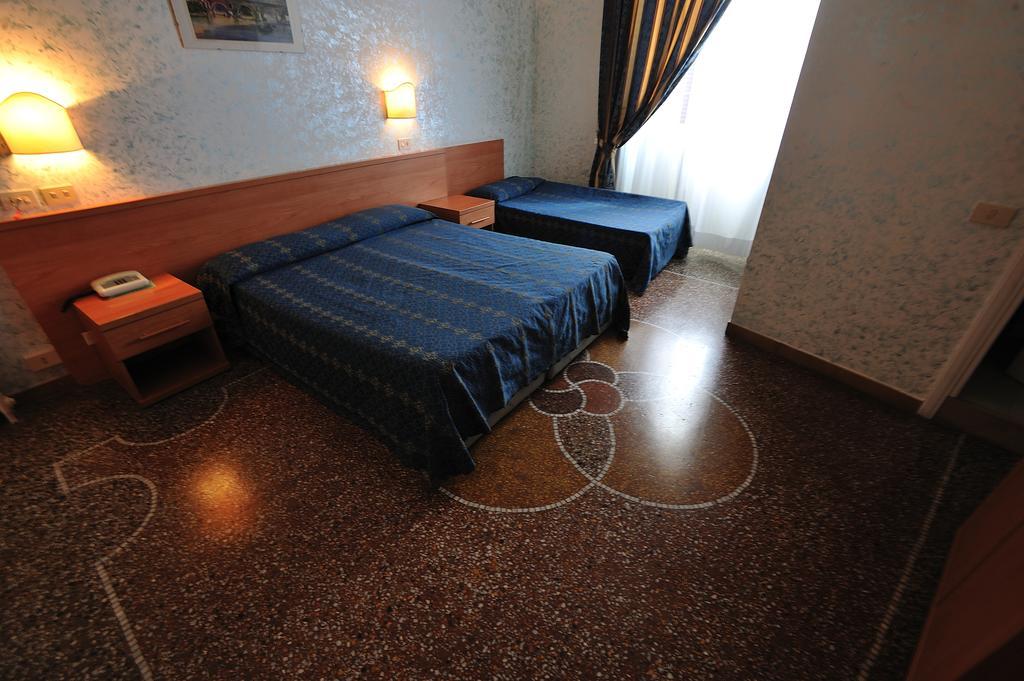 Hotel Miramare Ladispoli Buitenkant foto