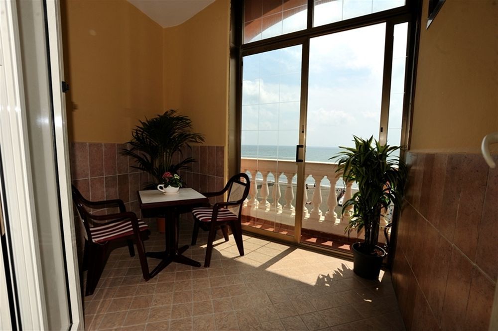 Hotel Miramare Ladispoli Buitenkant foto