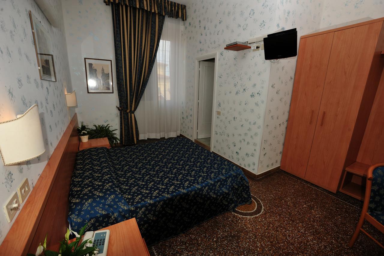 Hotel Miramare Ladispoli Buitenkant foto